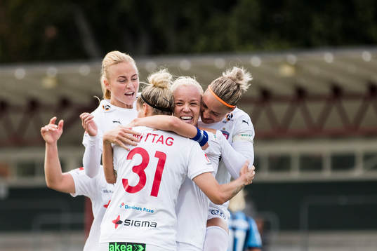 Rosengårds Caroline Seger jublar med lagkamrater