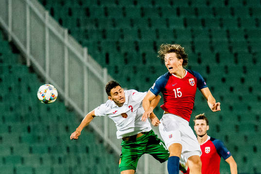 Georgi Kostadinov of Bulgaria and Sander Berge of Norway