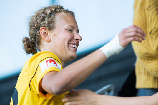 Piteås målvakt Cajsa Andersson jublar