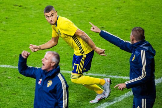 Sveriges Jordan Larsson byts in
