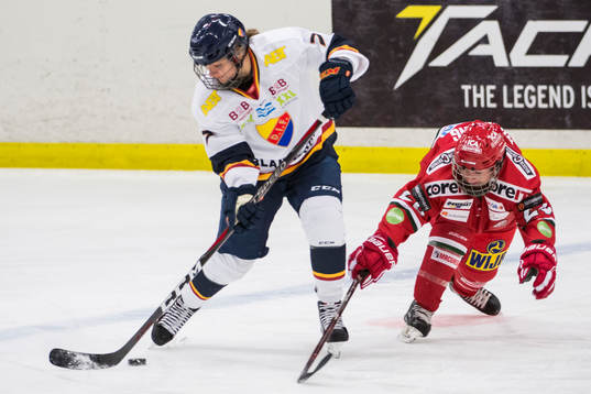 Djurgårdens Gwendoline Gendarms och Modos Ellen Lövgren i