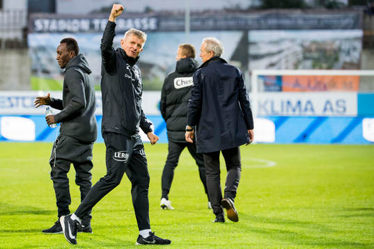 Daouda Bamba of Brann and Lars Arne Nilsen, head coach of Brann, celebrate