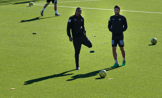 Örebrospelarna Michael Junior Omoh och Nahir Besara