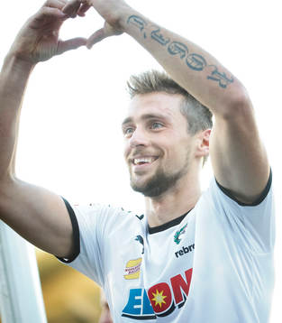 Örebros Filip Rogic gjorde 2-1 i slutminuten och jublar