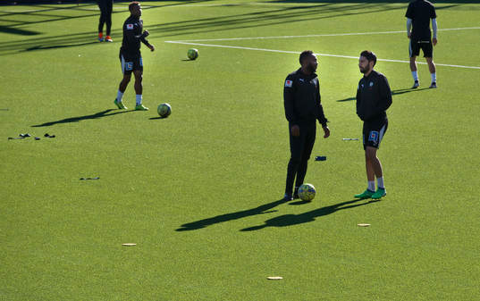 Örebrospelarna Kennedy Igboananike, Michael Junior Omoh