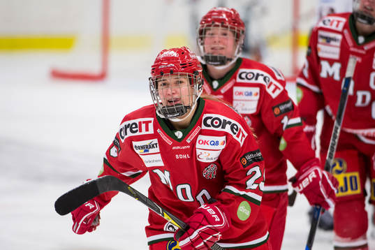 Modos Ellen Lövgren jublar