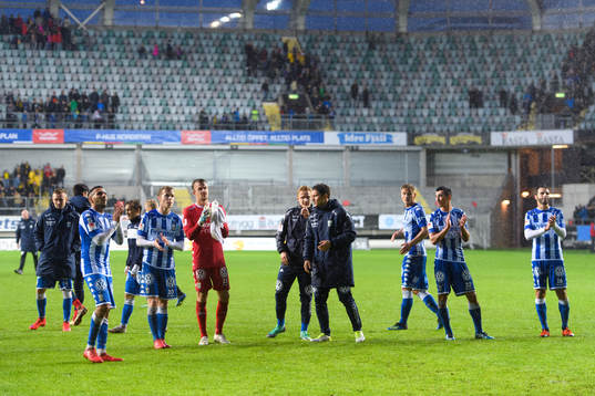 IFK Göteborgs spelare tackar publiken