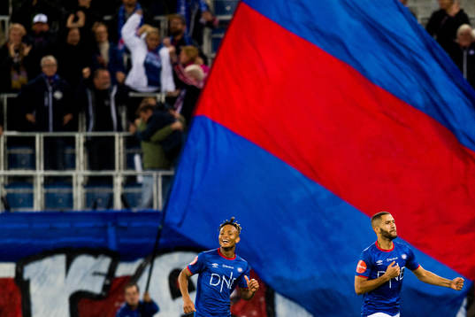 Amin Nouri of Vålerenga celebrates with Chidera Ejuke