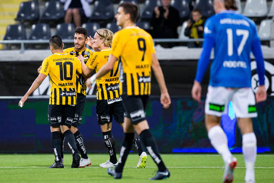 Häckens Daleho Irandust jublar med lagkamrater efter 1-0