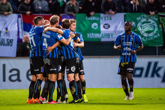 Sirius Philip Haglund blir omkramad efter 1-0