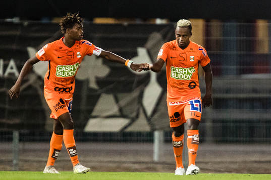 Varbergs Adama Fofana och Nahom Girmai Netabay jublar efter 0-1