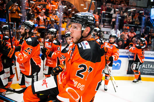 Karlskronas Matt Carey  jublar  ishockeymatchen i