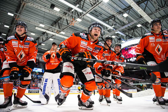 Karlskronas Mikael Kurki  jublar