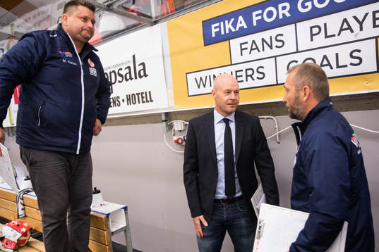 Västerviks tränare Mattias Karlin (v) och assisterande