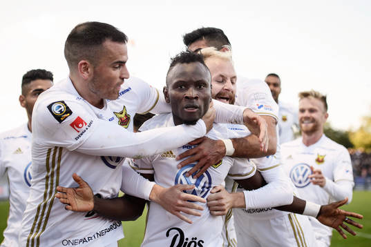 Östersunds Samuel Laryea Mensiro jublar efter 0-1