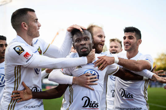 Östersunds Samuel Laryea Mensiro jublar efter att ha gjort 0-1