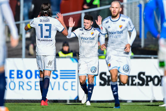 Djurgårdens Kerim Mrabti jublar efter 2-0