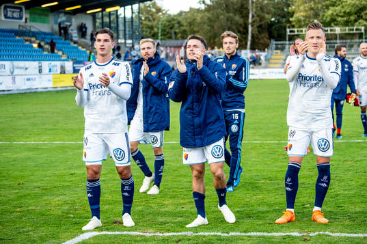 Djurgårdens Kerim Mrabti jublar med lagkamraterna
