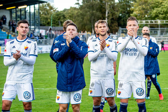 Djurgårdens Kerim Mrabti jublar med lagkamraterna