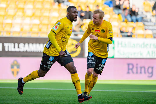 Elfsborgs Chinedu Obasi och Simon Lundevall jublar efter 1-0