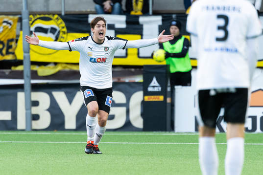 Örebros Victor Sköld reagerar