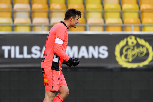 Elfsborgs målvakt Kevin Stuhr Ellegaard jublar