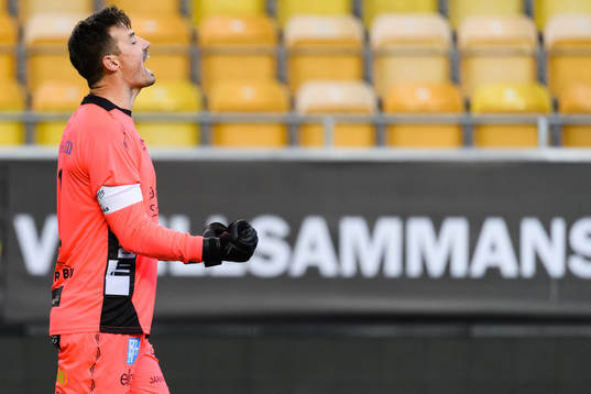 Elfsborgs målvakt Kevin Stuhr Ellegaard jublar