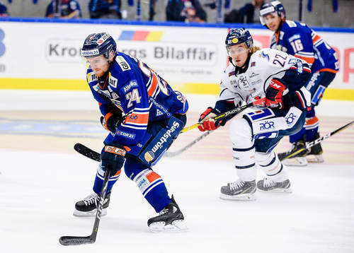 Växjös Brendan Shinnimin jagas av Linköpings Adam