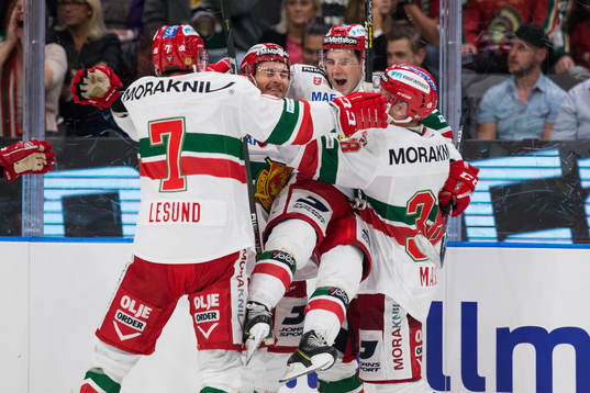 Moras Michael Haga jublar med lagkamrater