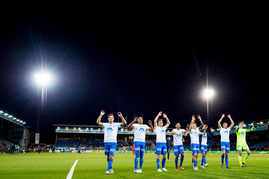Ruben Gabrielsen and the players of Molde celebrate
