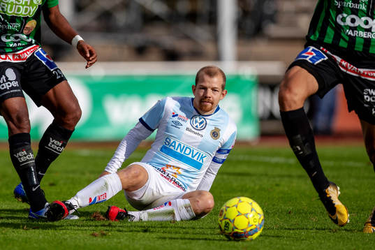 Gefles Jonas Lantto mot Varbergs Izuchukwu Emeh