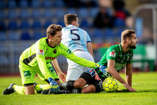 Varbergs Perparim Beqaj mot Gefles Jesper Björkman och