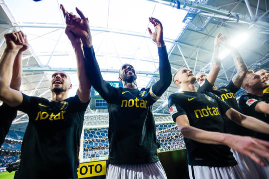 s Henok Goitom (m) jublar med Panos Dimitriadis och Alexander Milosevic efter fotbollsmatchen i Allsvenskan mellan AIK och Hammarby den 23 September 2018 i Stockholm. 