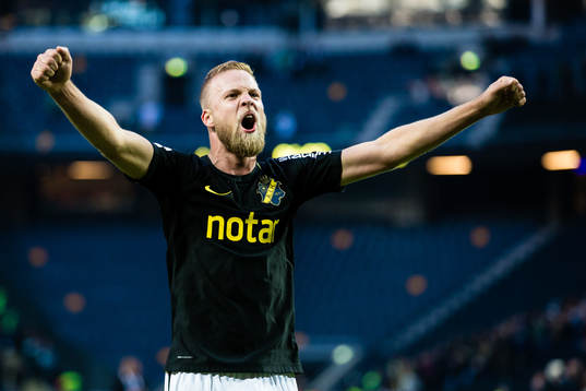 s Daniel Sundgren jublar efter fotbollsmatchen i Allsvenskan mellan AIK och Hammarby den 23 September 2018 i Stockholm. 