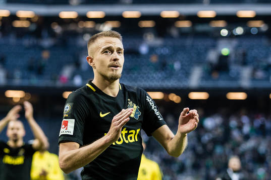 s Rasmus Lindkvist jublar