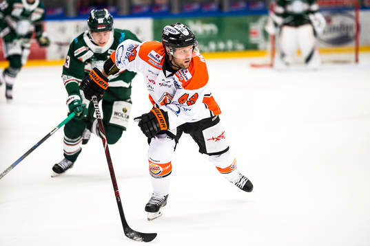 Tingsryds Daniel Öhrn  och Karlskronas Niklas Johansson