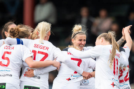 Rosengårds spelare jublar