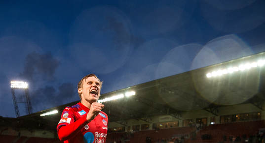 Helsingborgs Andri Runar  Bjarnason som gjorde matchavgörande 1-0 målet på övertid jublar