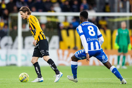 Häckens Erik Friberg och IFK Göteborgs Vajebah Kaliefah