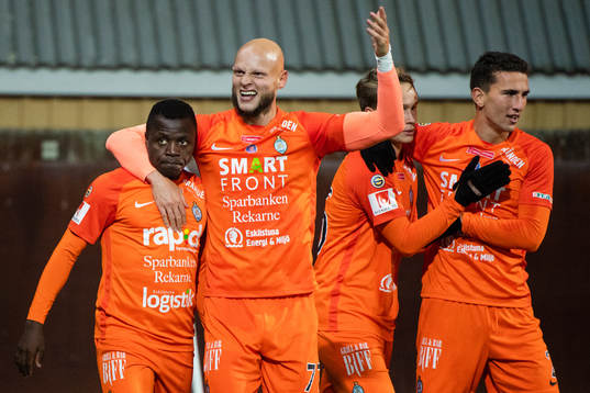 AFC Eskilstunas Ousmane Camara och Zourab Tsiskaridze jublar