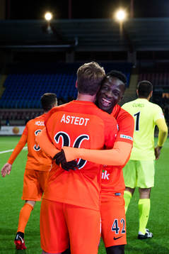 AFC Eskilstunas Robert Åstedt och Kerfala Cissoko jublar
