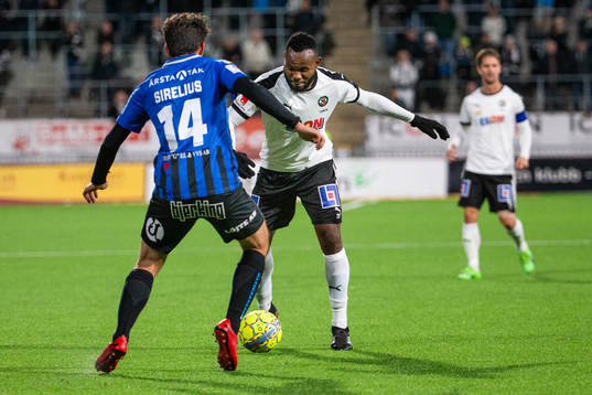 Örebros Michael Junior Omoh och Sirius Ian Sirelius