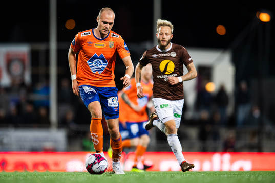 Aron Elís Thrándarson of Aalesund and Tonny Brochmann of