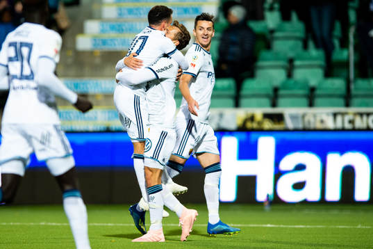 Djurgårdens Kerim Mrabti och Jesper Karlström jublar efter 1-0