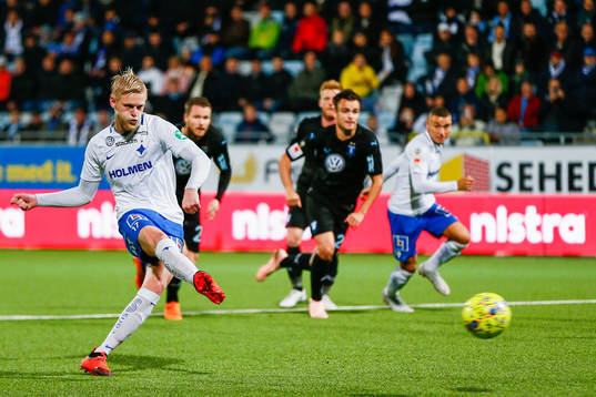Norrköpings Kalle Holmberg gör 2-1 på straff