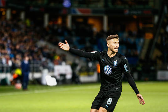 Malmö FFs Arnór Ingvi Traustason reagerar