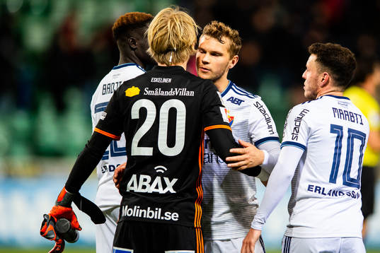 Sundsvalls Sundsvalls målvakt William Eskelinen tackas