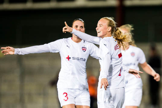 Rosengårds Ebba Wieder jublar