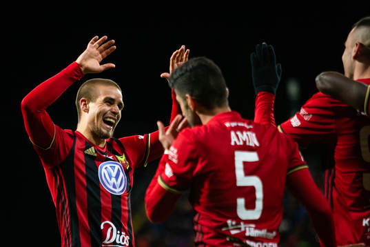 Östersunds Douglas Bergqvist jublar med Dino Islamovic 