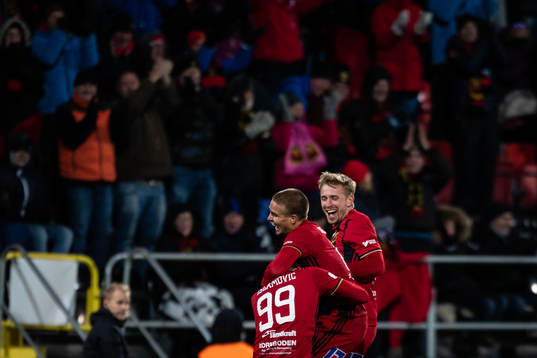 Östersunds Dino Islamovic jublar med Douglas Bergqvist och Ludvig Fritzson